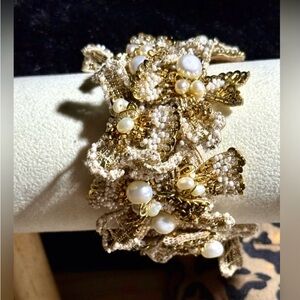 Deepa Gurnani Artisan made bracelet light weight flexible magnetic closure Sz 7